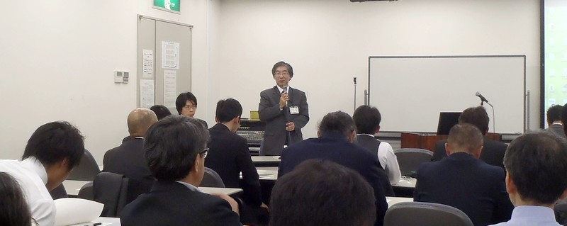 fig.01 開催地神奈川県の神奈川県水産技術センター内水面試験場利波之徳場長の開会挨拶